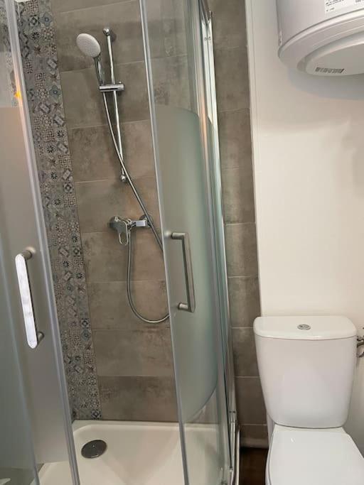 T2 4 Pers Face Gare Sncf Appart Hotel Le Cygne 6 博格斯 外观 照片